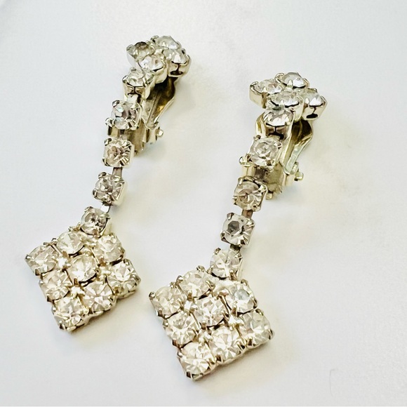 Vintage Jewelry - VINTAGE Silver Rhinestone Clip On Earrings